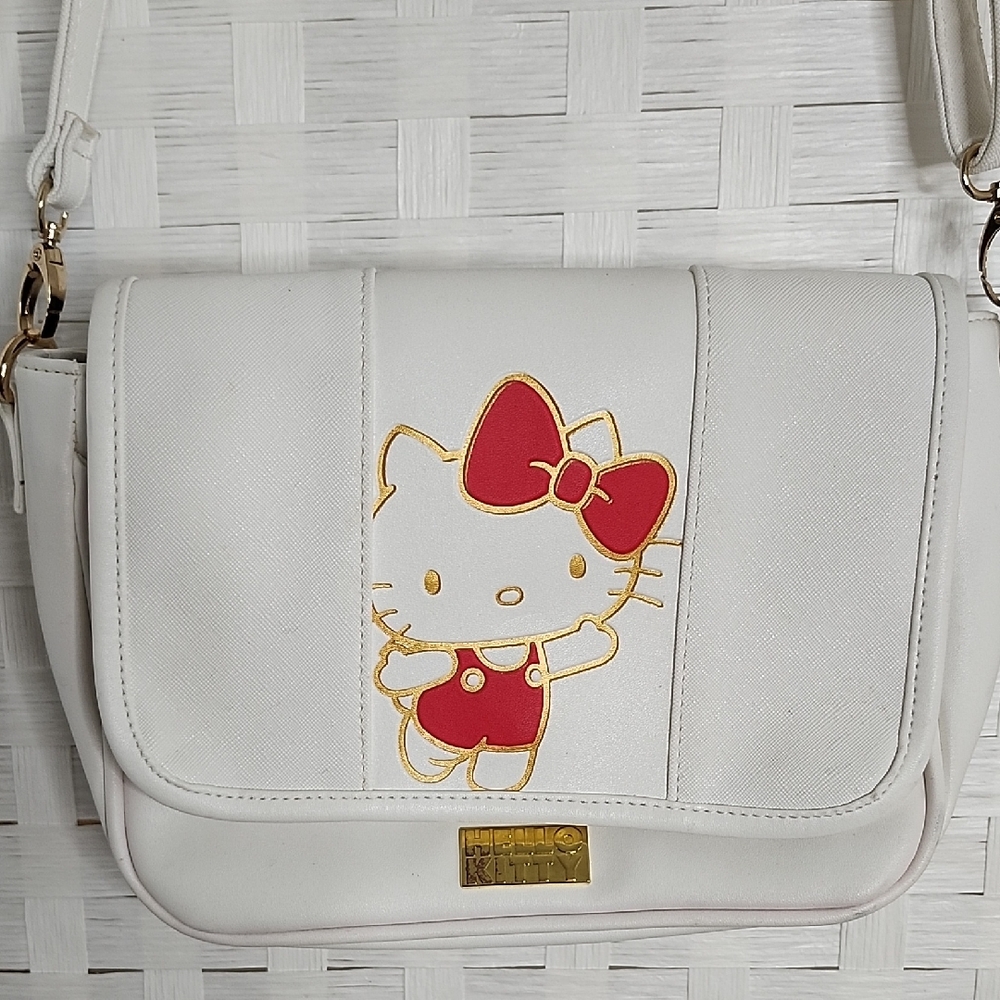 👉HELLO KITTY SANRIO CROSSBODY BAG ~RED & WHITE W/ GOLD DETAILING